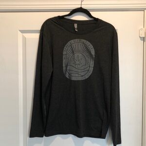 Men's Dark Gray Long Sleeve Graphic Tee, size M